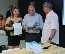 Reunião do ConCiclo distribui livros sobre Ciclomobilidade para as 399 Prefeituras do Paraná