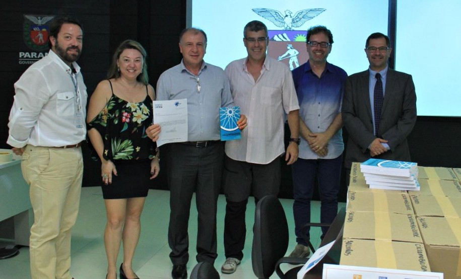Reunião do ConCiclo distribui livros sobre Ciclomobilidade para as 399 Prefeituras do Paraná